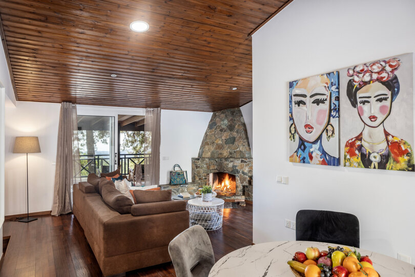 5 Star Forest View Cottage – Luxury Mountain Retreat