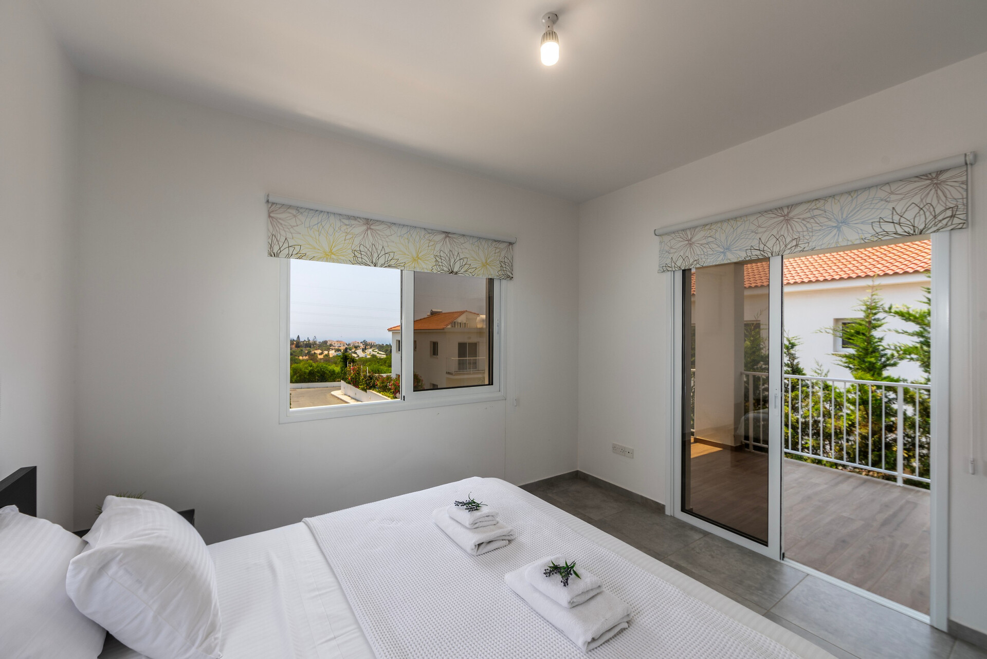5 Star Villa Napa Bay Vista - Modern Sea View Retreat