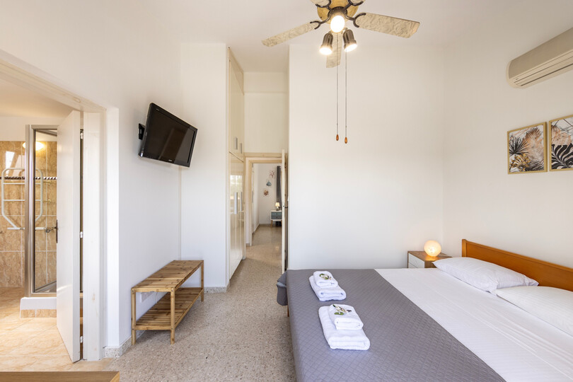 5 Star Villa Ayia Thekla Sea Breeze - Tranquil Coastal Escape