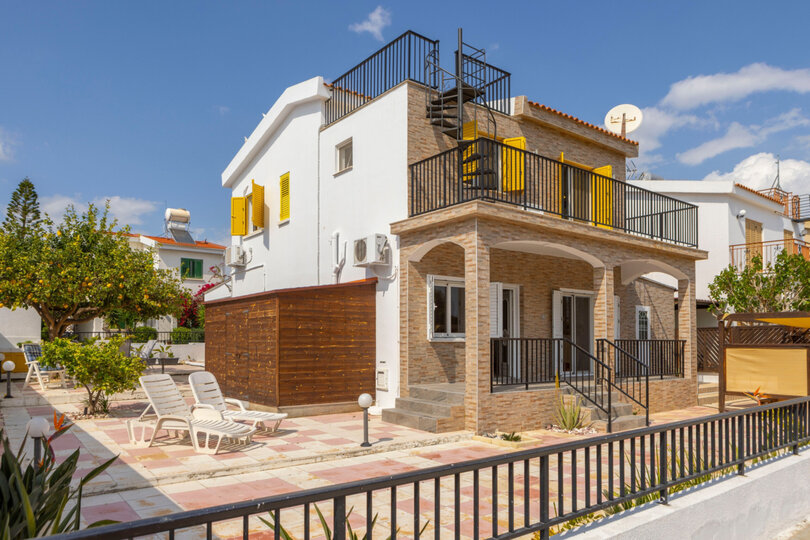 5 Star Villa Ayia Thekla Sea Breeze - Tranquil Coastal Escape
