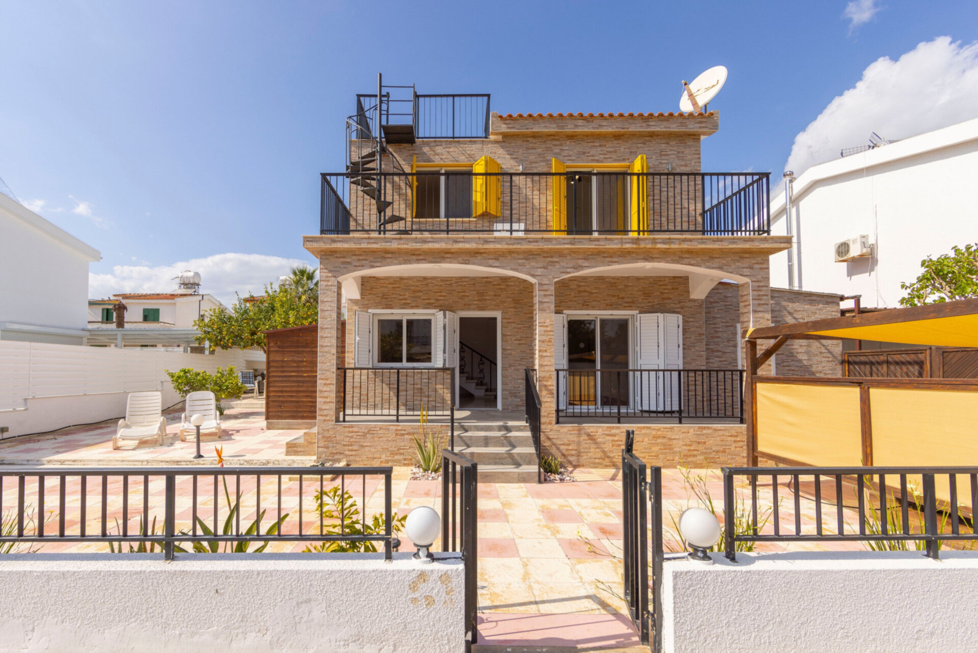 5 Star Villa Ayia Thekla Sea Breeze - Tranquil Coastal Escape