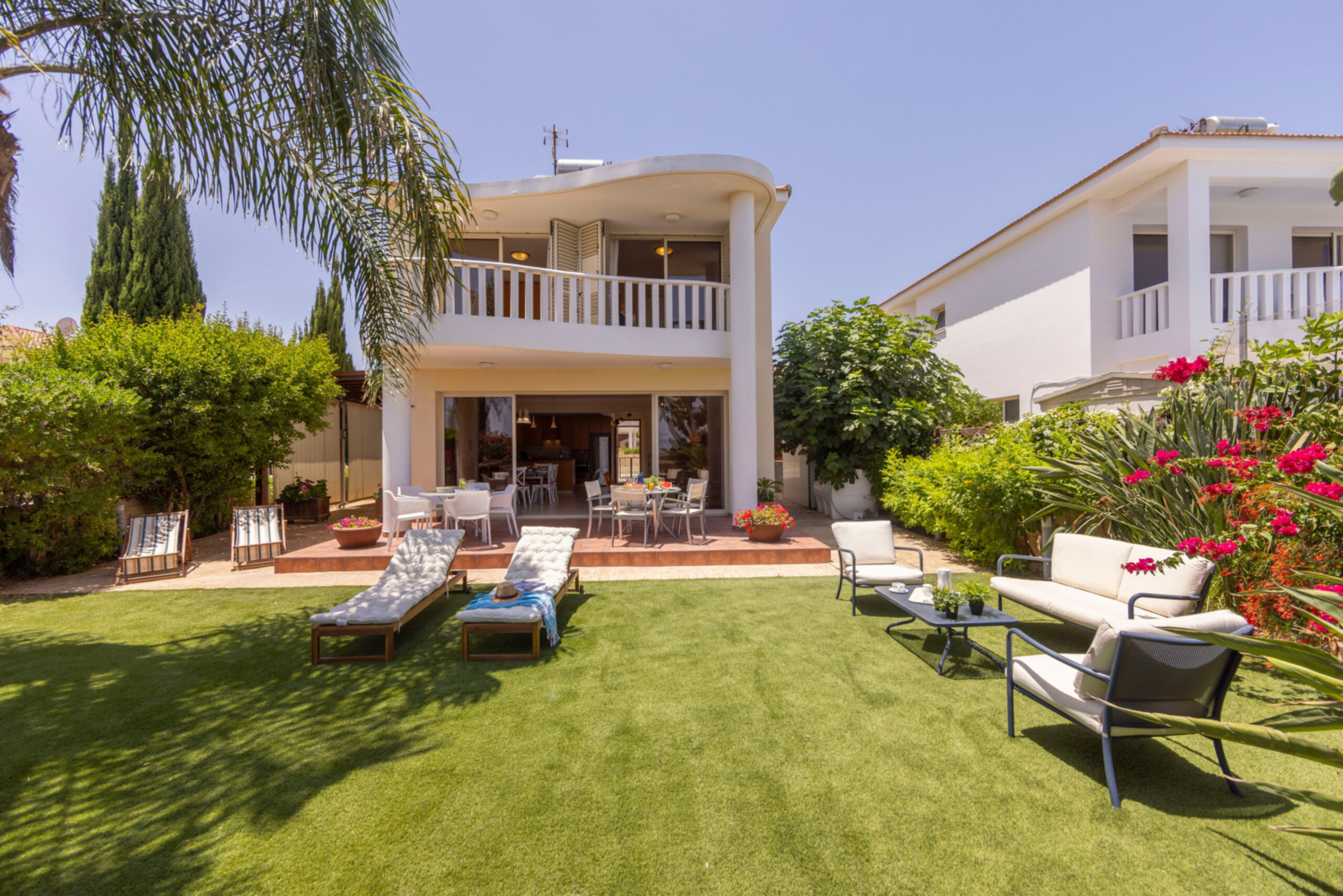 5 Star Villa Larnaca Chelidonia - Luxury Seafront Escape