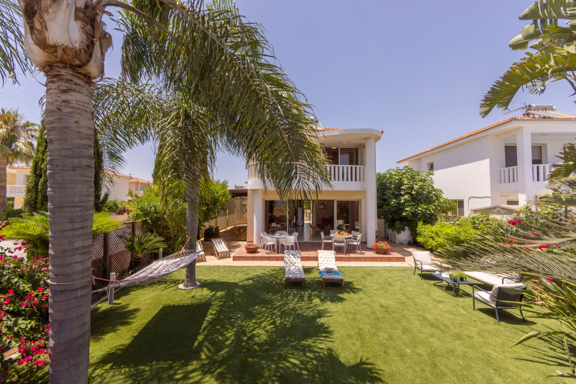5 Star Villa Larnaca Chelidonia - Luxury Seafront Escape