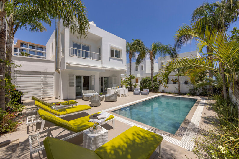 5 Star Villa Protaras Seaside Narcissos - Luxury Coastal Retreat, Paralimni, Cyprus
