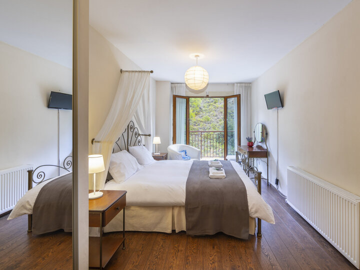 5 Star Villa Troodos Riverside - Luxury Mountain Retreat