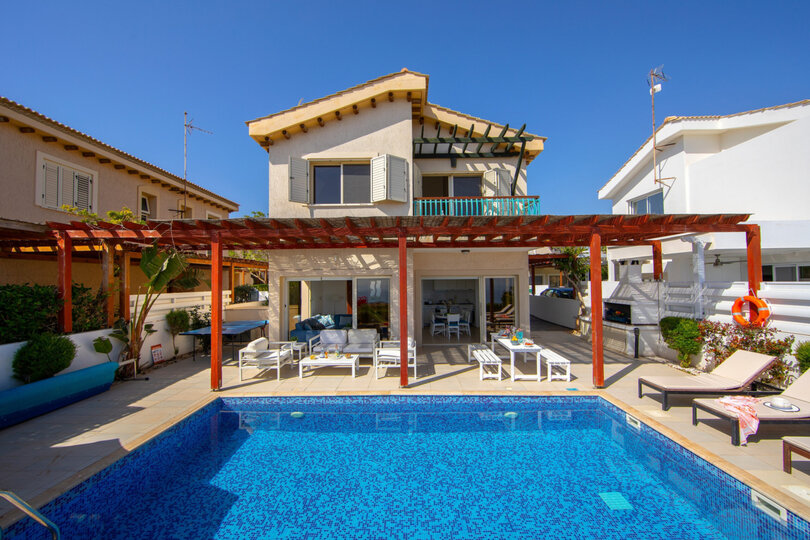 5 Star Villa Artisan Seafront Escape - Panoramic Coastal Retreat