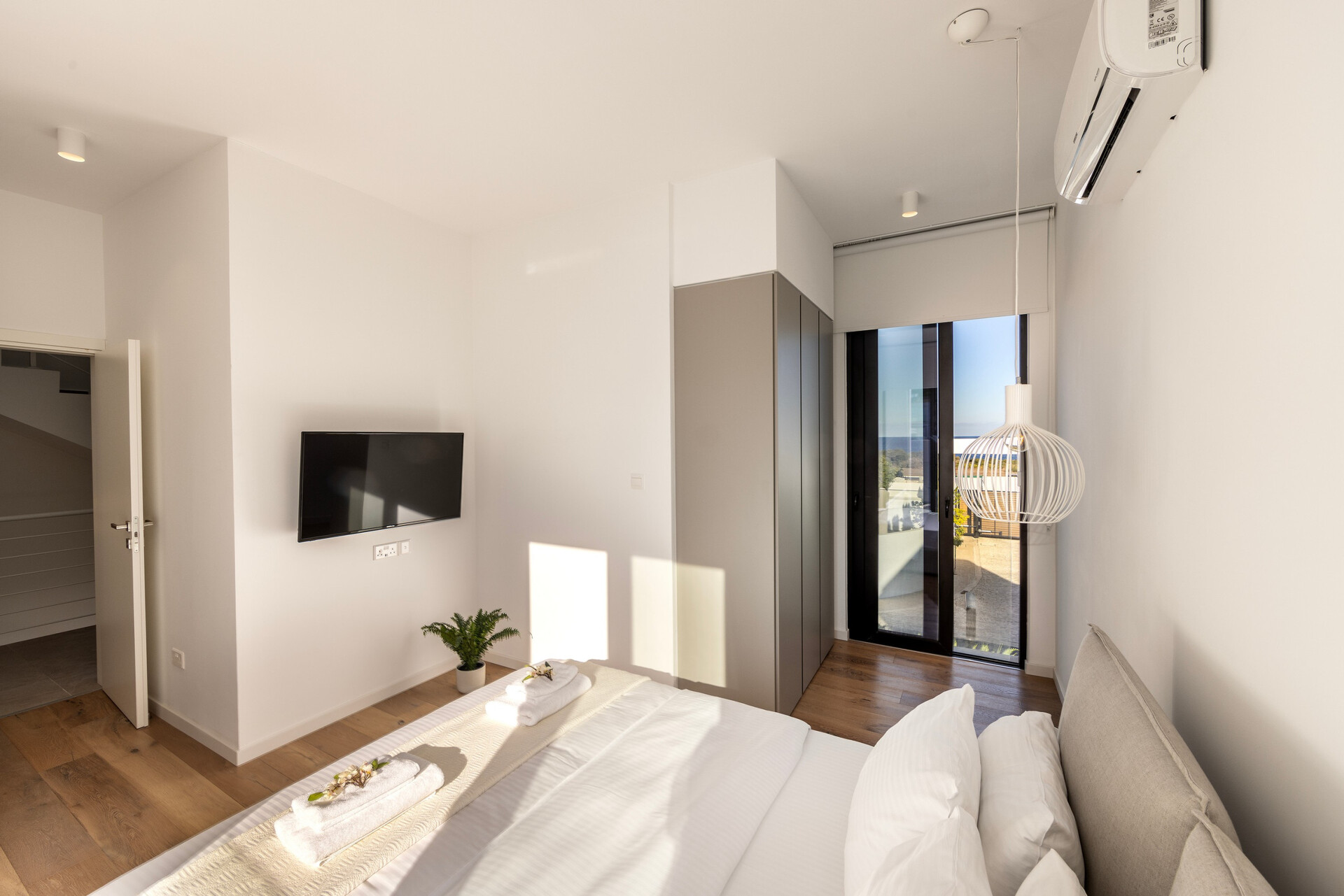 5 Star Villa Periyiali Seaside Haven - Cliffside Coastal Retreat