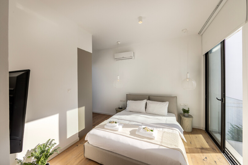 5 Star Villa Periyiali Seaside Haven - Cliffside Coastal Retreat