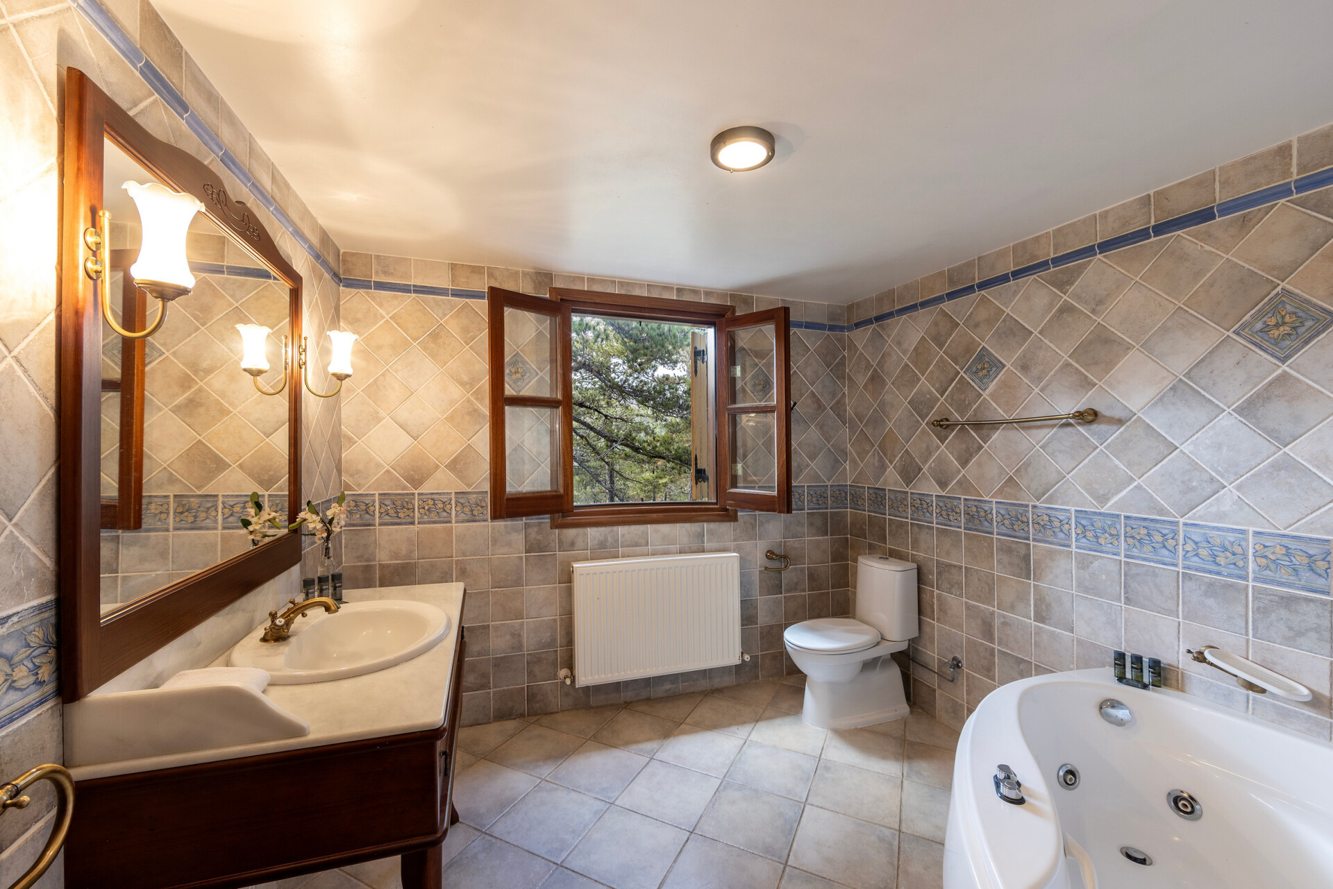 5 Star Villa Troodos Mature Pine Chalet - Forest Mountain Escape