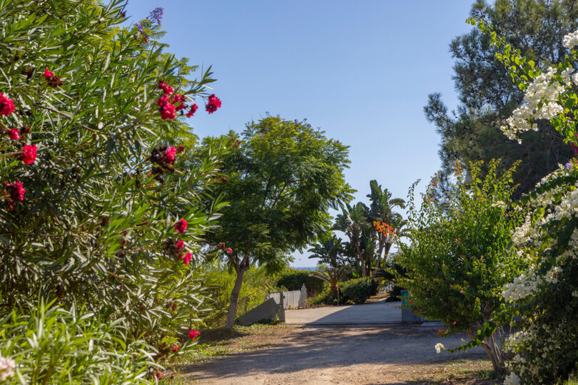 5 Star Villa Sycamore Seaview - Tranquil Countryside Escape.