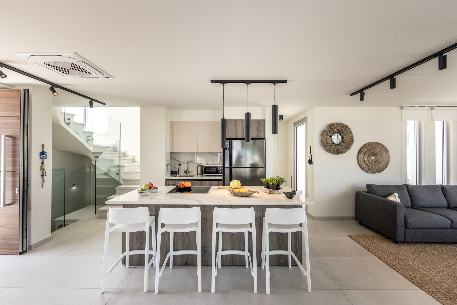 5 Star Villa Leomi Seaside - Coastal View Retreat.