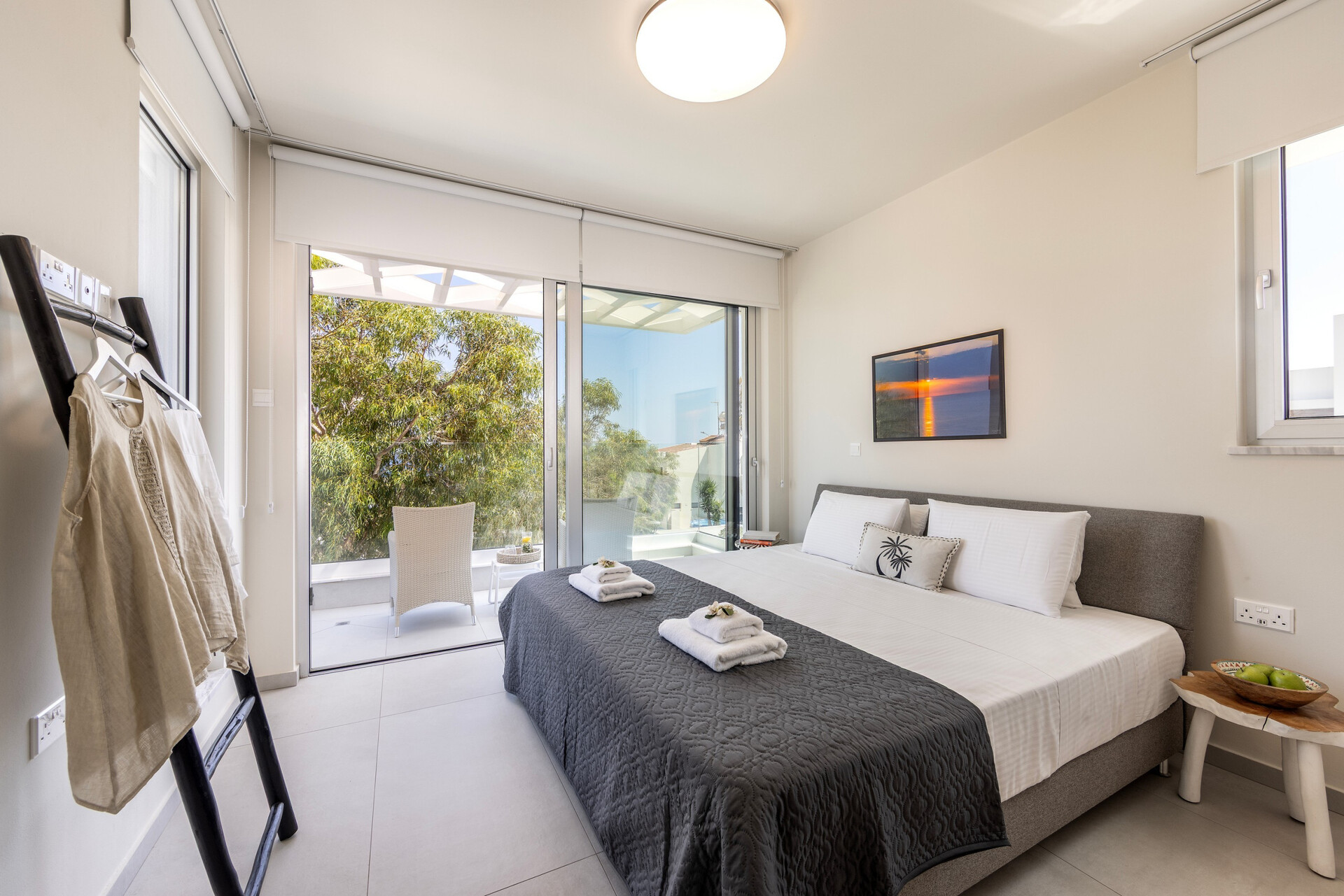 5 Star Villa Leomi Seaside - Coastal View Retreat.