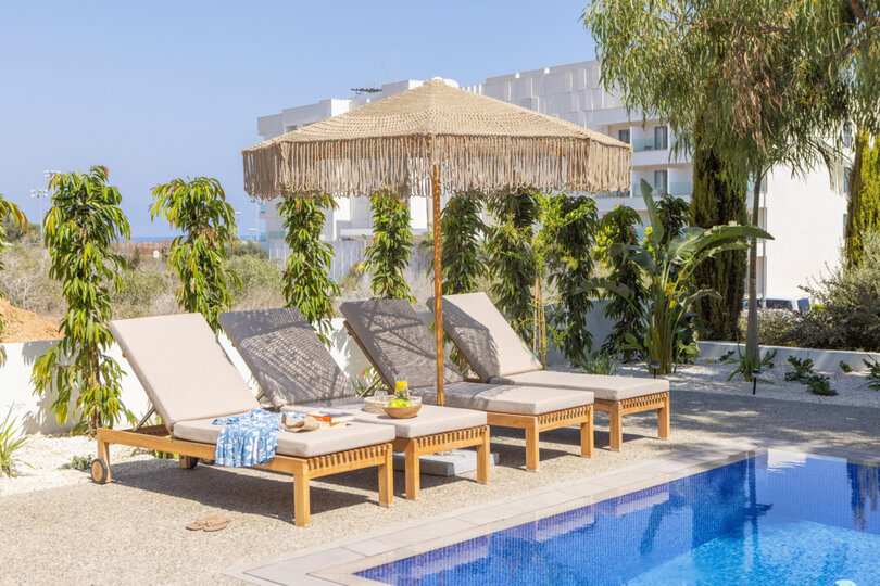 5 Star Villa Leomi Seaside - Coastal View Retreat.