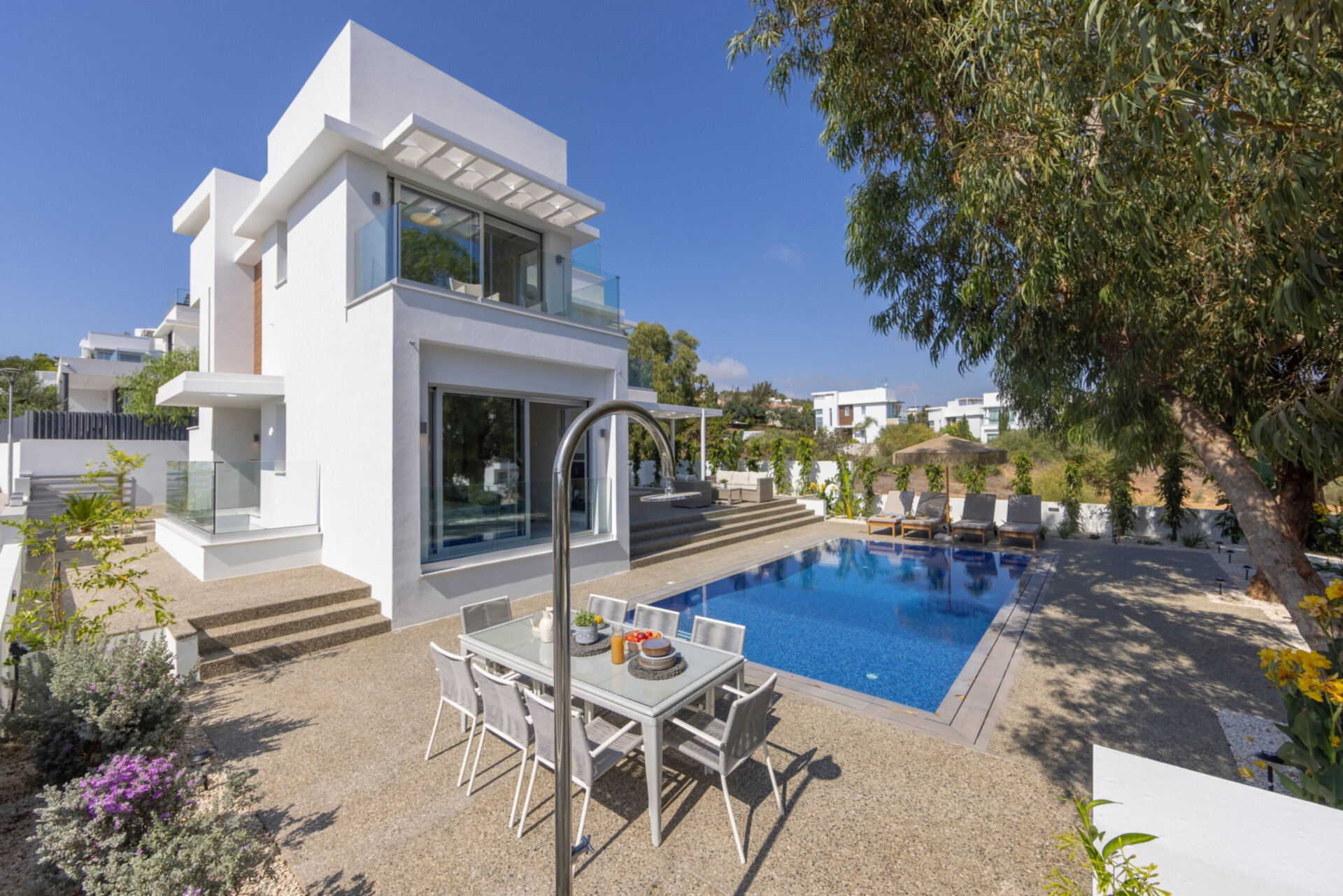 5 Star Villa Leomi Seaside - Coastal View Retreat.