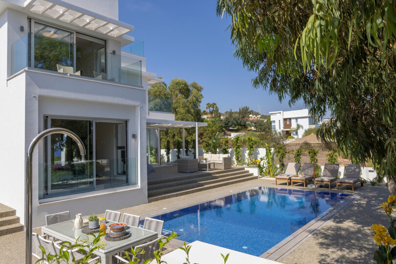 5 Star Villa Leomi Seaside - Coastal View Retreat.