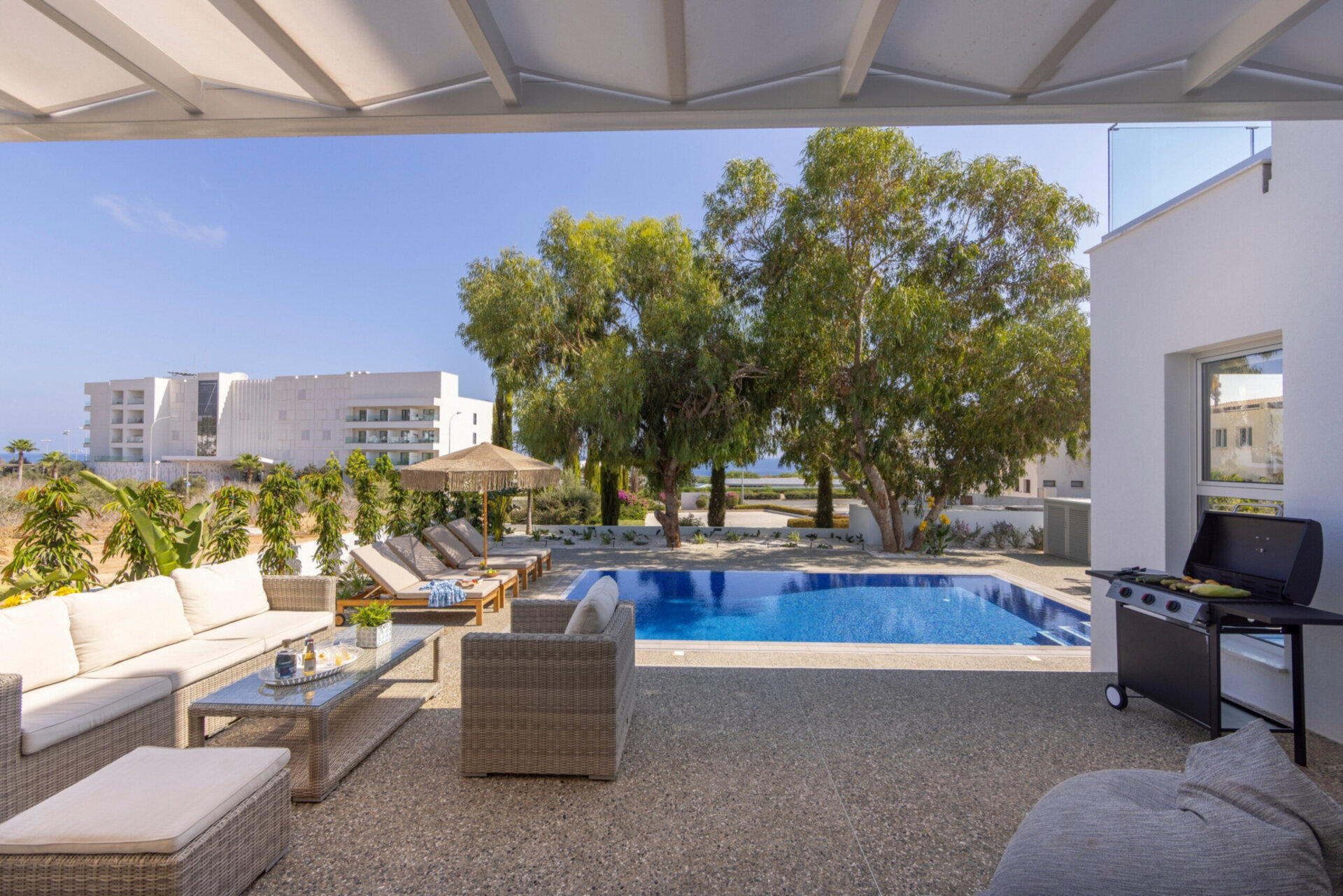 5 Star Villa Leomi Seaside - Coastal View Retreat.
