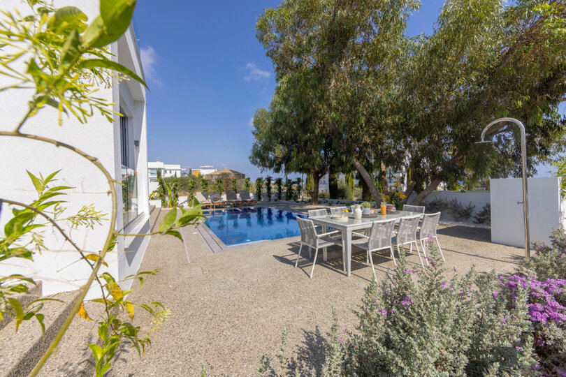 5 Star Villa Leomi Seaside - Coastal View Retreat.