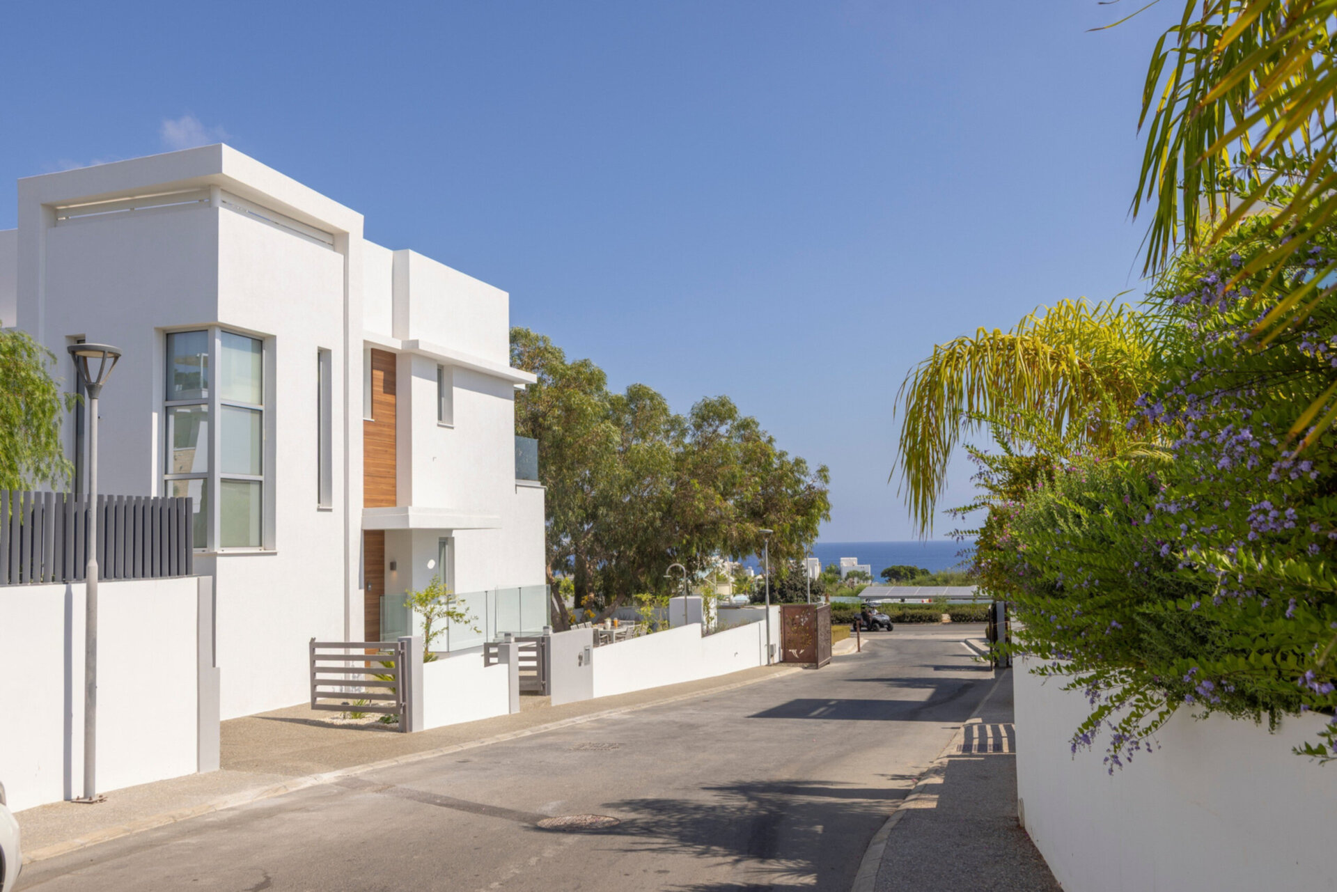 5 Star Villa Leomi Seaside - Coastal View Retreat.