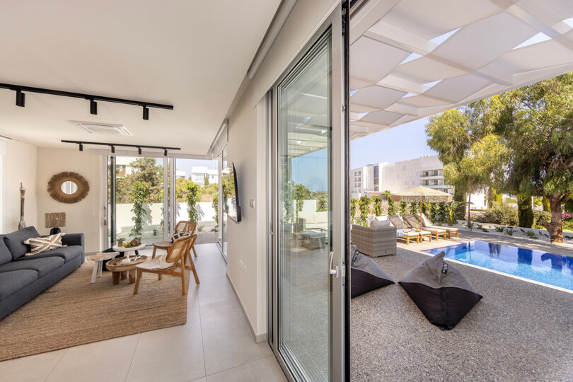 5 Star Villa Leomi Seaside - Coastal View Retreat.