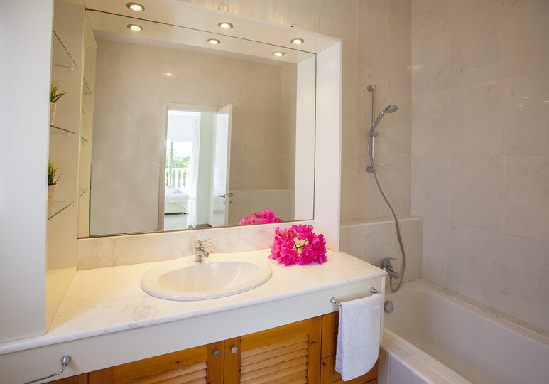 5 Star Villa Sunset Beachfront - Coastal Luxury Retreat