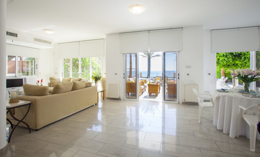 5 Star Villa Sunset Beachfront - Coastal Luxury Retreat