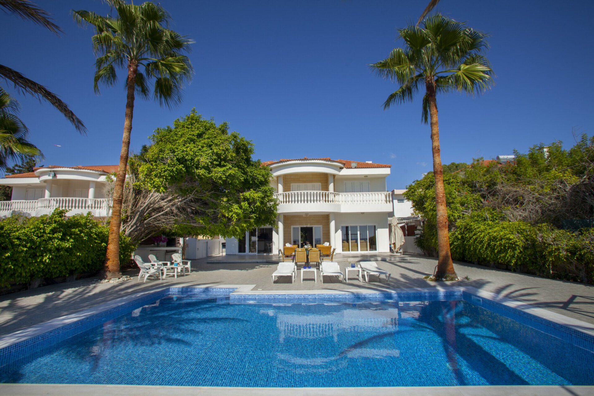 5 Star Villa Sunset Beachfront - Coastal Luxury Retreat