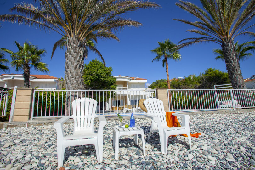 5 Star Villa Sunset Beachfront - Coastal Luxury Retreat