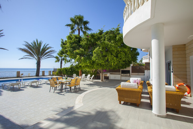5 Star Villa Sunset Beachfront - Coastal Luxury Retreat