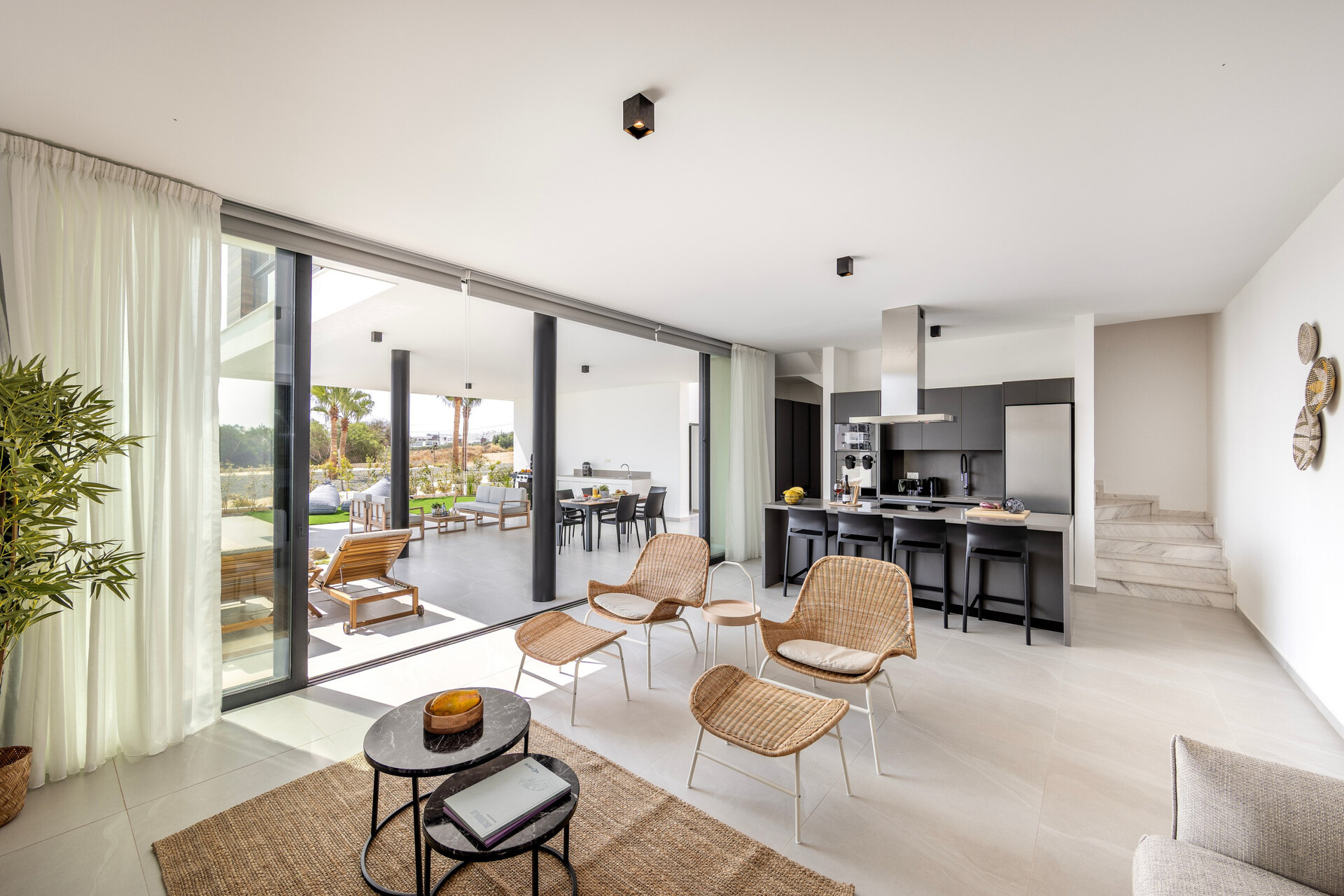 5 Star Villa Aqua Pearl - Contemporary Coastal Escape