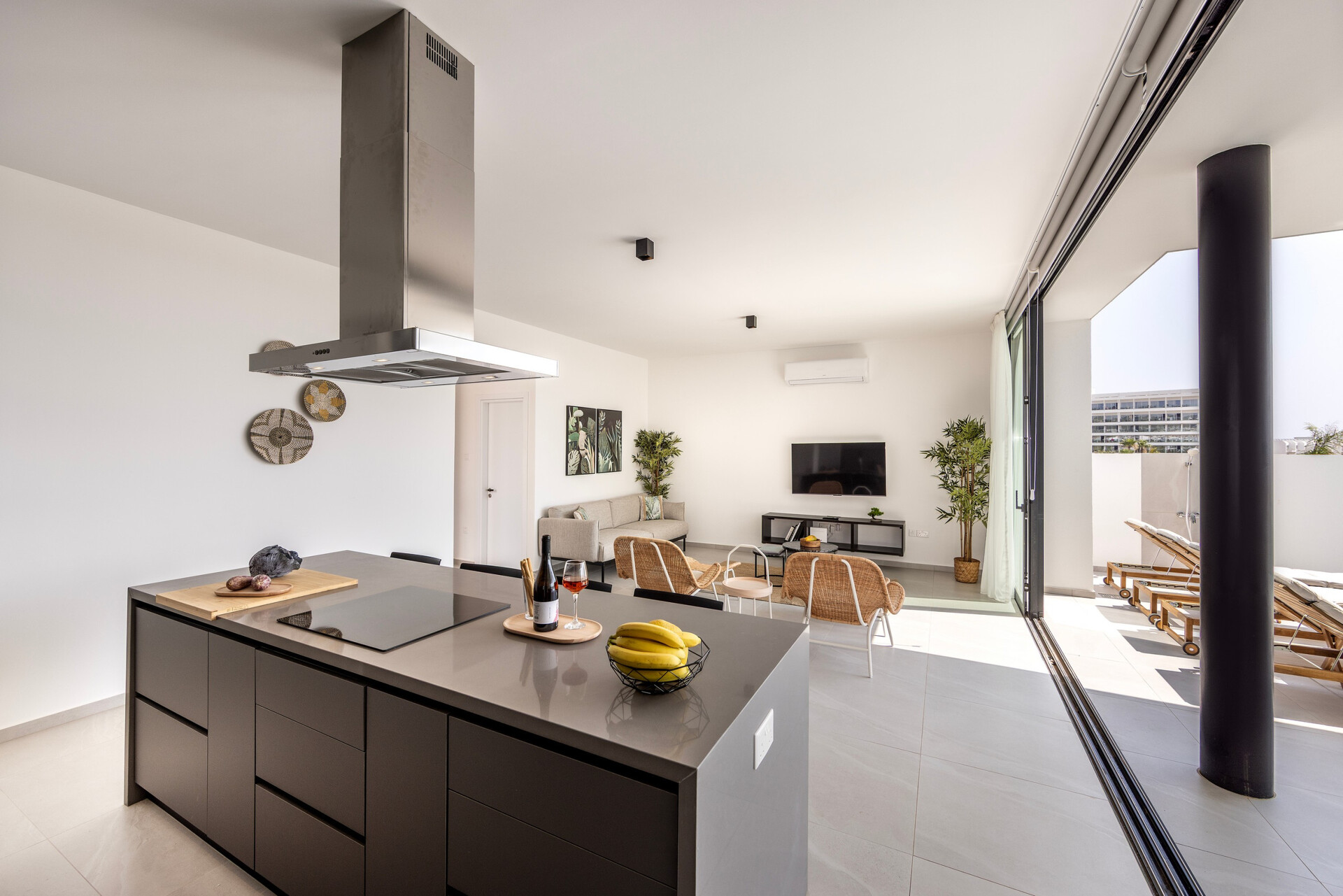 5 Star Villa Aqua Pearl - Contemporary Coastal Escape
