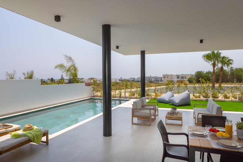 5 Star Villa Aqua Pearl - Contemporary Coastal Escape