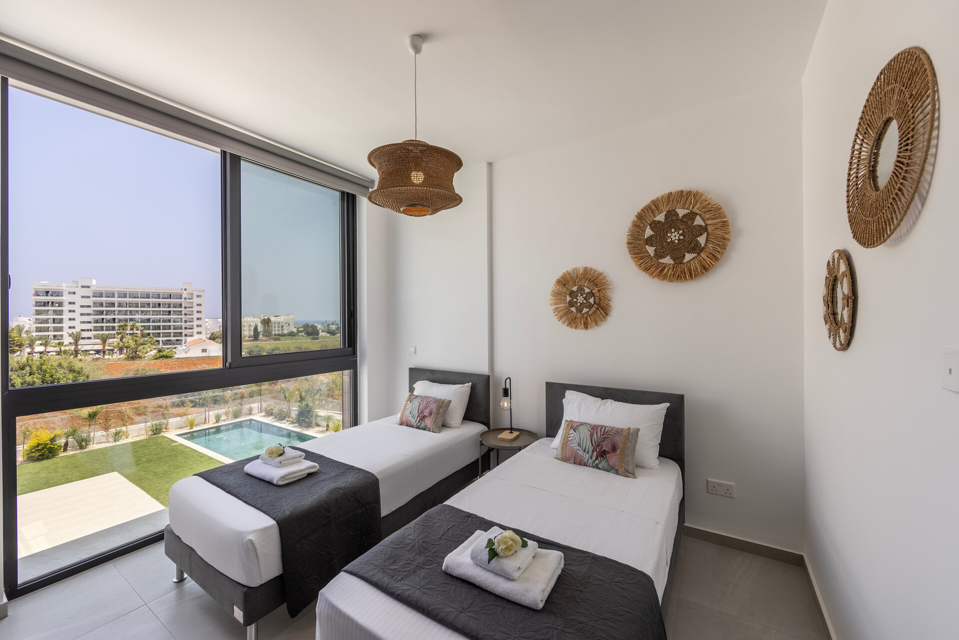 5 Star Villa Aqua Pearl - Contemporary Coastal Escape