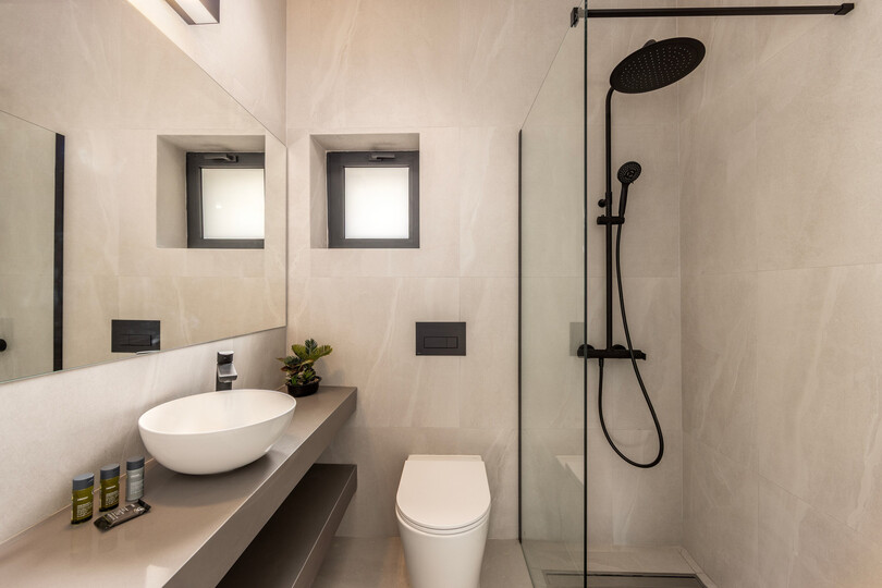 5 Star Villa Aqua Pearl - Contemporary Coastal Escape