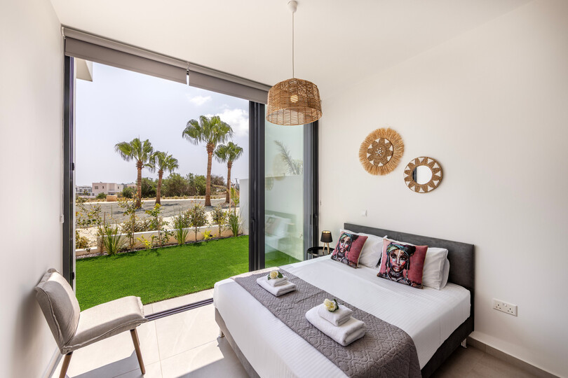5 Star Villa Aqua Pearl - Contemporary Coastal Escape