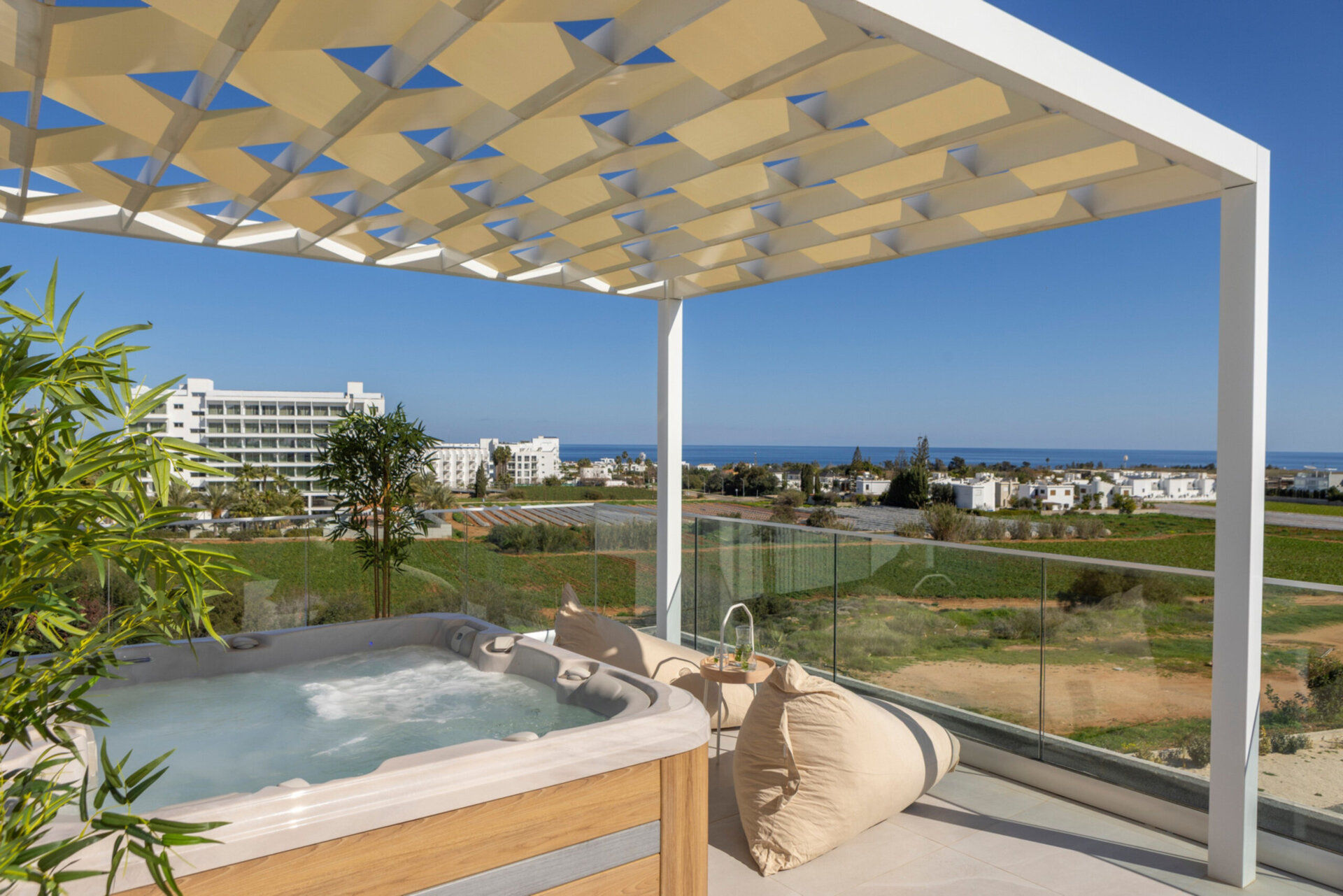 5 Star Villa Aqua Pearl - Contemporary Coastal Escape