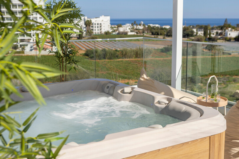 5 Star Villa Aqua Pearl - Contemporary Coastal Escape