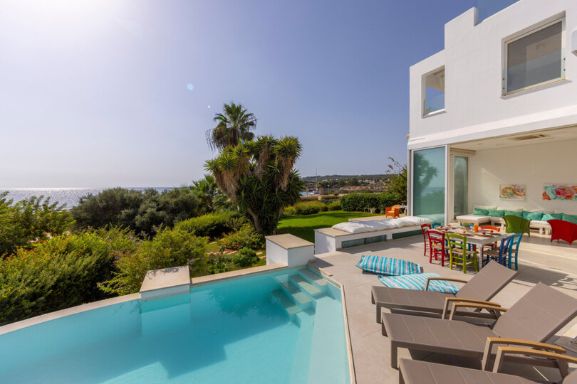 5 Star Villa AleMar Seafront - Designer Coastal Elegance, Paralimni, Cyprus