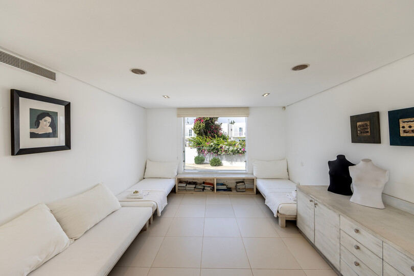 5 Star Villa AleMar Seafront - Designer Coastal Elegance