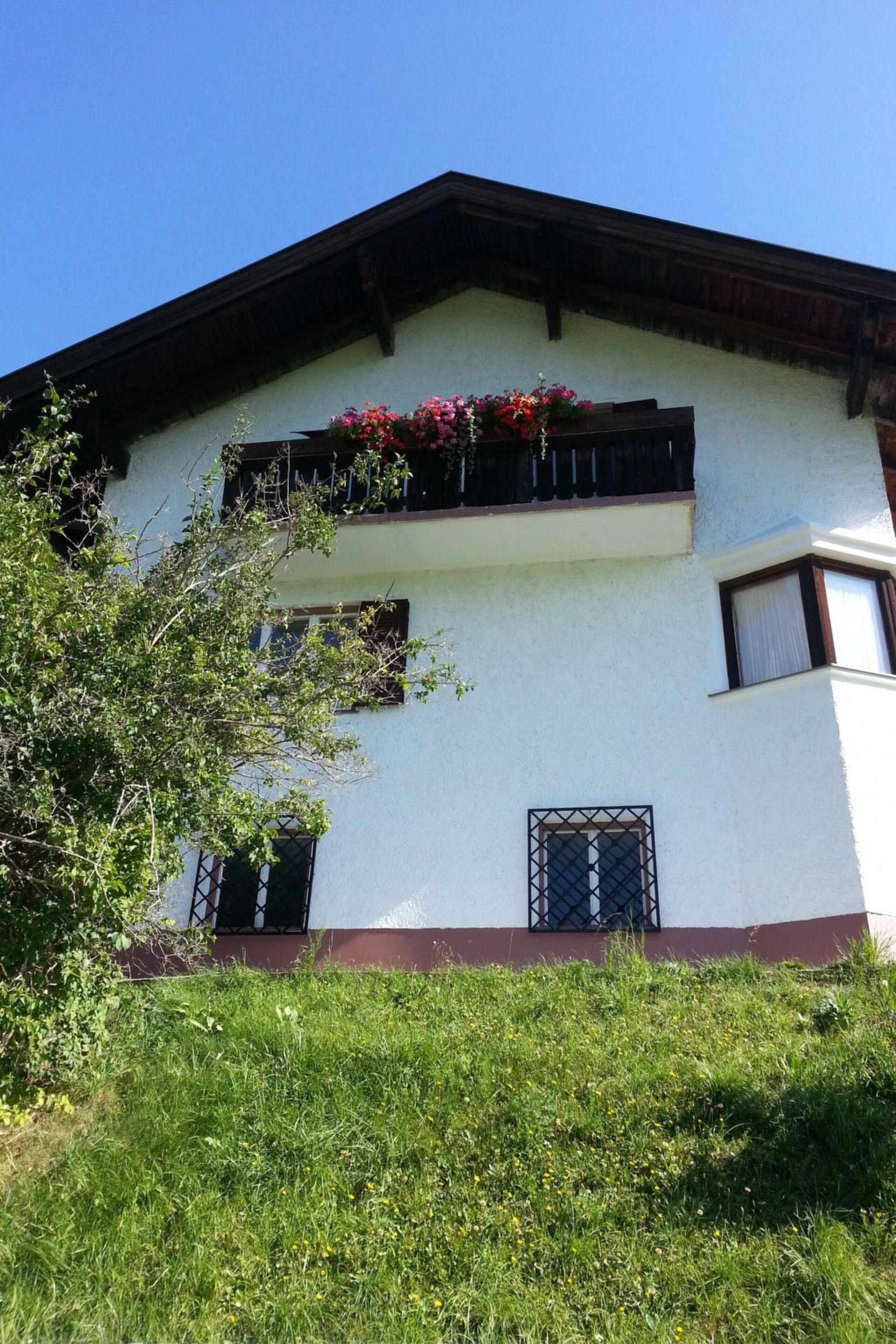Beautiful 2-Bed Apartment in Innsbruck-Land, Sleeps 5, 1133