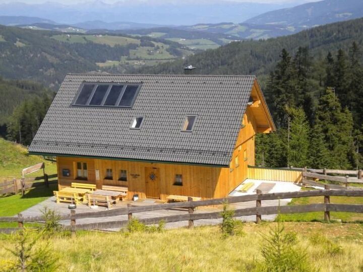 5-Bed House with Mountain View in Wolfsberg, Sleeps 1, 1063, Weitenbach, Austria