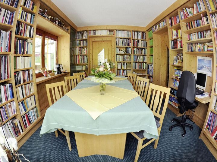 Serene 2-Bed Apartment in Landeck, Sleeps 5, 1116