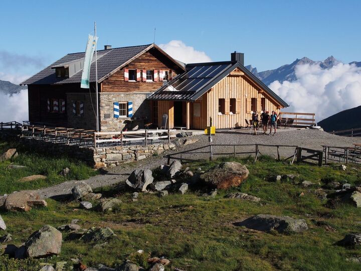 Serene 2-Bed Apartment in Landeck, Sleeps 5, 1116
