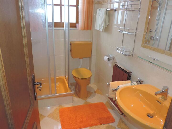 1-Bed Apartment in Sankt Johann im Pongau, Sleeps 4, 1092