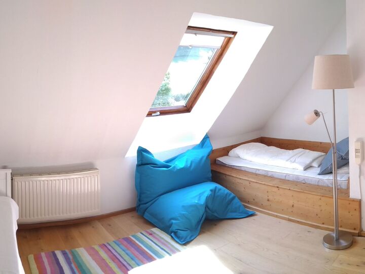 5-Bed House with Private Pool in Leoben, Sleeps 10, 1104