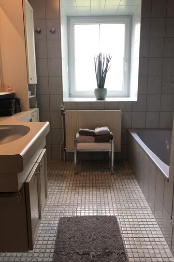 5-Bed House with Private Pool in Leoben, Sleeps 10, 1104