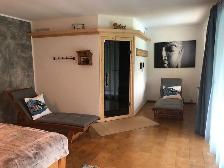 5-Bed House with Private Pool in Leoben, Sleeps 10, 1104
