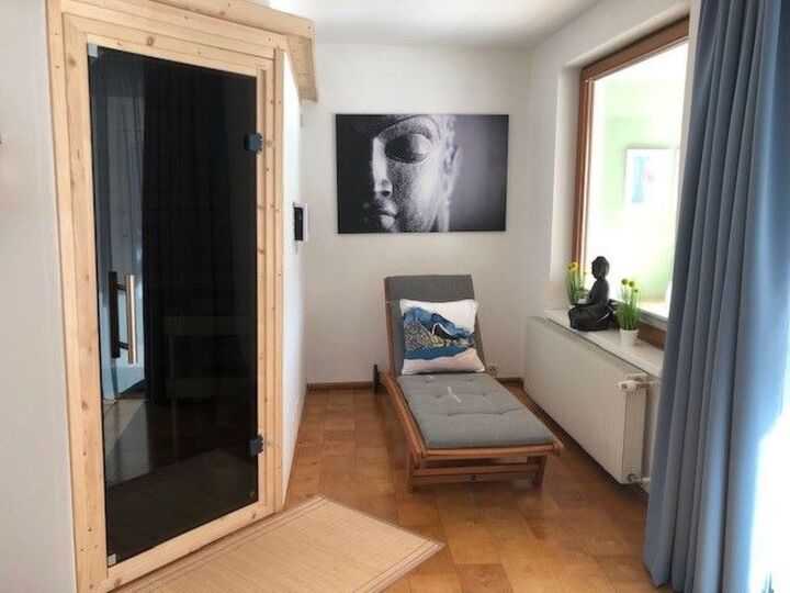 5-Bed House with Private Pool in Leoben, Sleeps 10, 1104