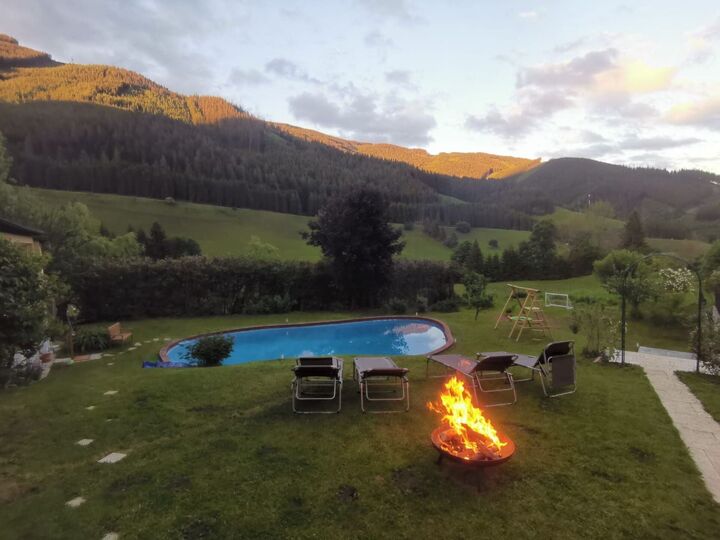 5-Bed House with Private Pool in Leoben, Sleeps 10, 1104