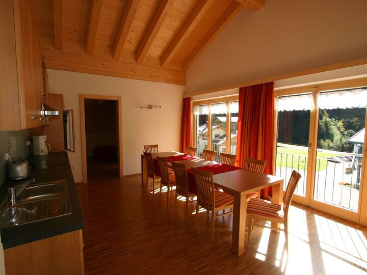 Charming 3-Bed Apartment in Bregenz, Sleeps 8, 1026