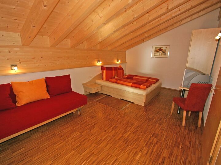 Charming 3-Bed Apartment in Bregenz, Sleeps 8, 1026